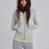 Bluza z kapturem w neonowe kropki