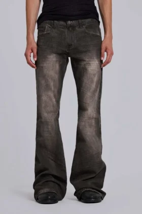 Brązowe jeansy typu bootcut z przetarciami