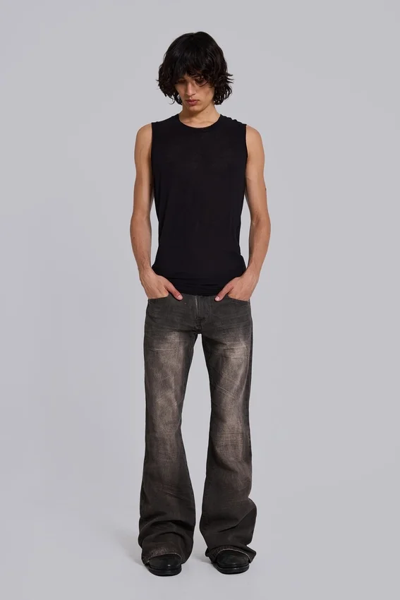 Brązowe jeansy typu bootcut z przetarciami