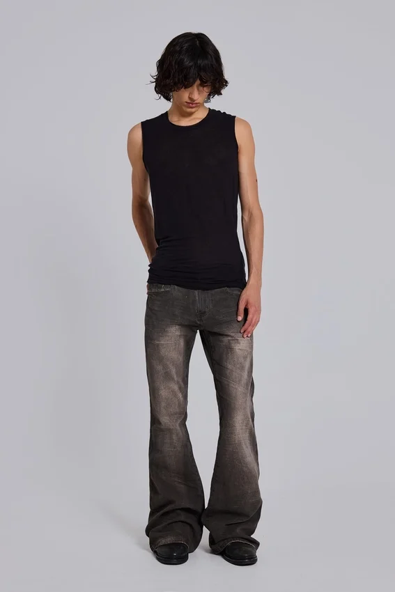 Brązowe jeansy typu bootcut z przetarciami