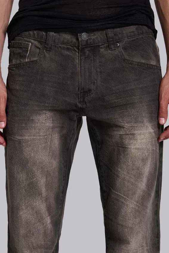 Brązowe jeansy typu bootcut z przetarciami