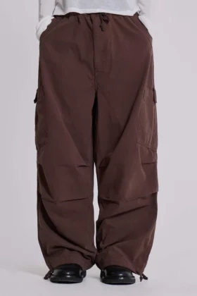 Brązowe spodnie Parachute Cargo z materiału spadochronowego