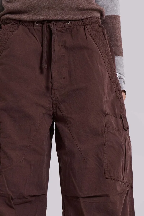 Brązowe spodnie Parachute Cargo z materiału spadochronowego