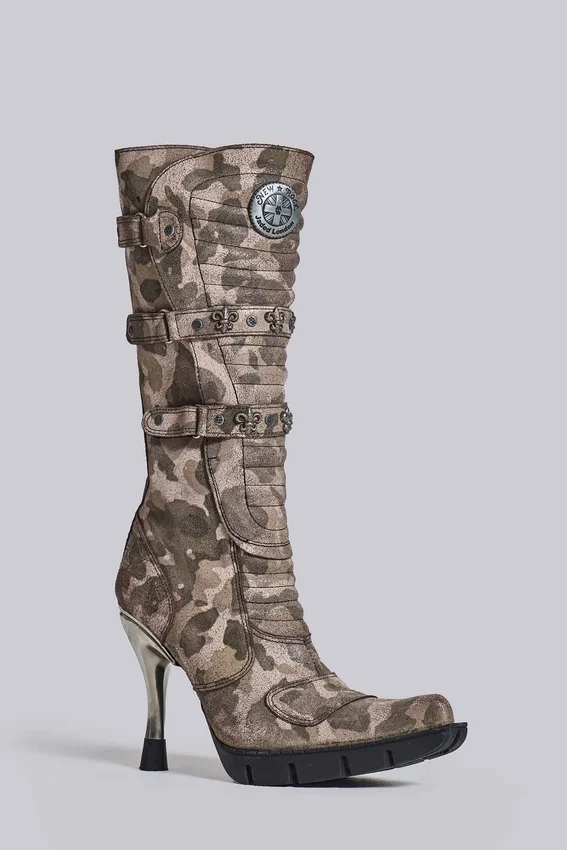 Buty bojowe w kamuflażu