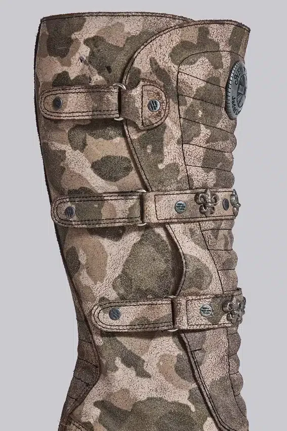 Buty bojowe w kamuflażu