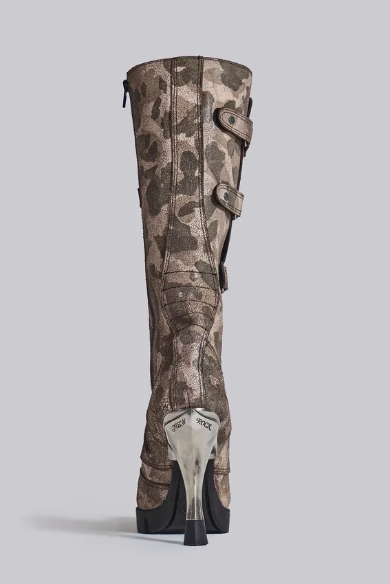 Buty bojowe w kamuflażu