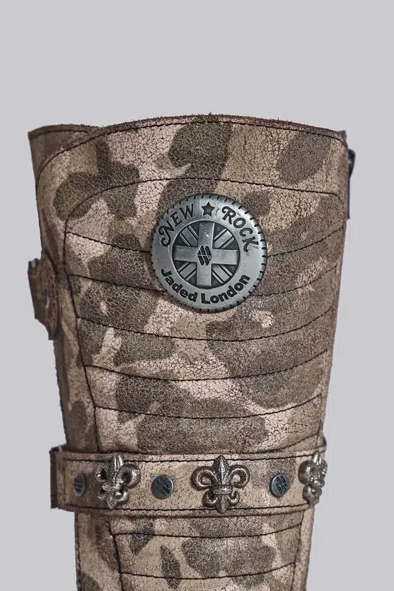 Buty bojowe w kamuflażu