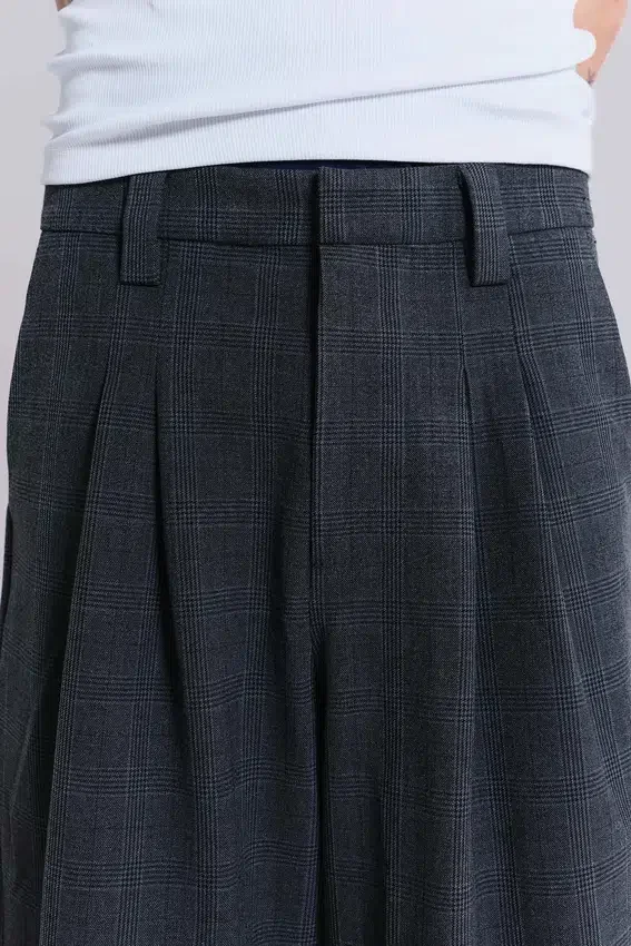 Ciemne Goliath Shorts w kratę