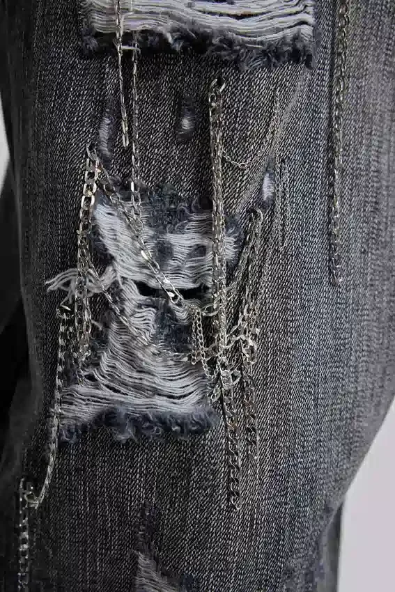 Colossus Jeans XL z efektem postarzenia i łańcuchowymi detalami