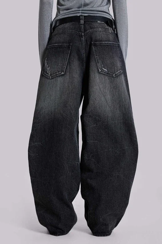 Colossus Jeans XL z efektem postarzenia i łańcuchowymi detalami