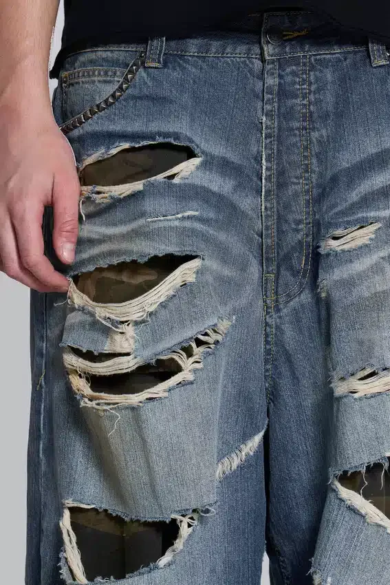 Colossus Jeans XL z podartymi nogawkami i ukrytym wzorem kamuflażu