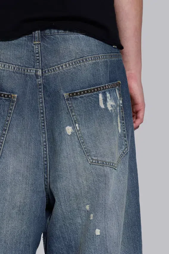 Colossus Jeans XL z podartymi nogawkami i ukrytym wzorem kamuflażu