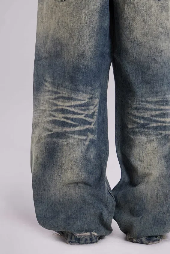 Colossus Jeans z niskim stanem w stylu „Dirty”