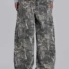 Colossus Jeans z wzorem kamuflażu Woodland, wykonane z tkaniny igłowanej