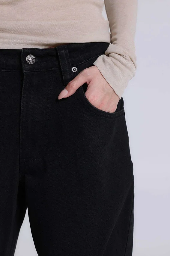 Czarne Colossus Jeans