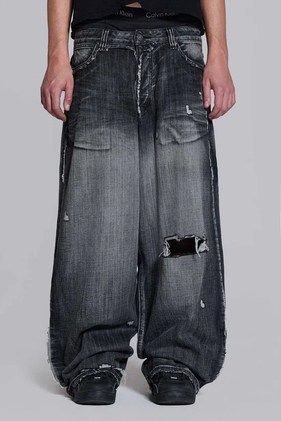 Czarne jeansy XL Colossus z efektem erozji