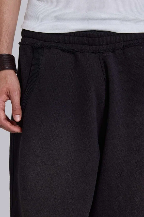 Czarne, luźne spodenki Monster Joggers z mankietami