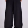 Czarne, luźne spodnie dresowe Monster Joggers w rozmiarze petite