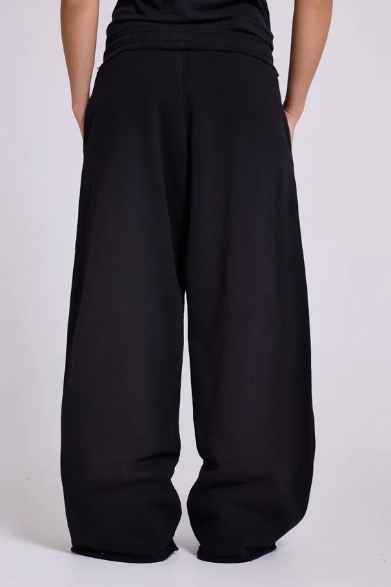 Czarne, luźne spodnie dresowe Monster Joggers w rozmiarze petite