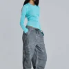 Czarne Parachute Pants z efektem olejowego wykończenia