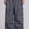 Czarne Parachute Pants z efektem olejowego wykończenia
