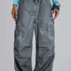 Czarne Parachute Pants z efektem olejowego wykończenia