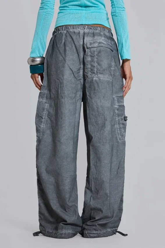 Czarne Parachute Pants z efektem olejowego wykończenia