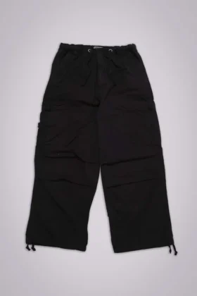 Czarne spodnie cargo Parachute