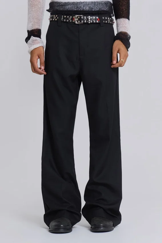 Czarne spodnie garniturowe typu bootcut z podwójnym szwem