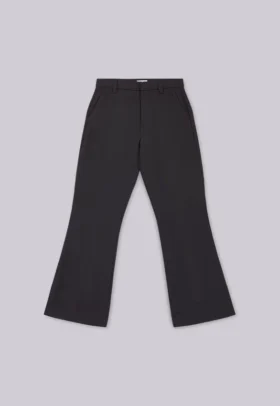 Czarne spodnie garniturowe typu bootcut z podwójnym szwem