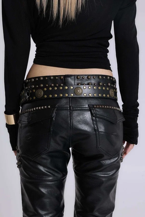 Czarne spodnie typu bootcut „Carbon Black Studded Drift”
