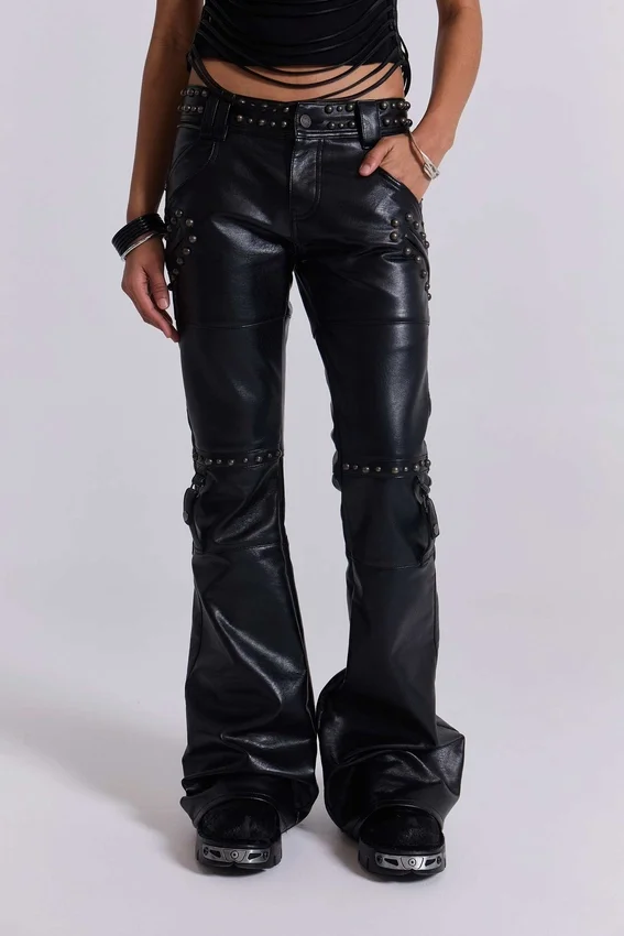 Czarne spodnie typu bootcut „Carbon Black Studded Drift”