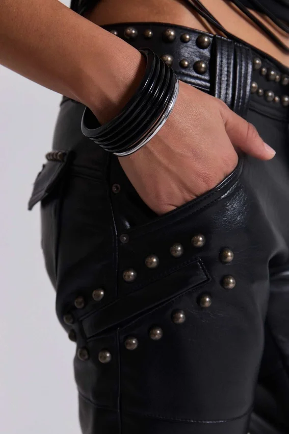 Czarne spodnie typu bootcut „Carbon Black Studded Drift”
