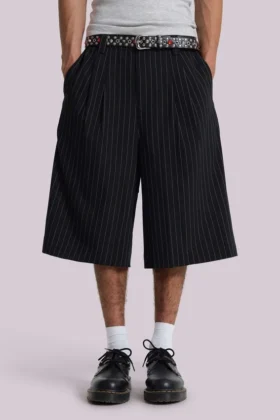 Czarne szorty typu baggy Goliath w cienkie prążki