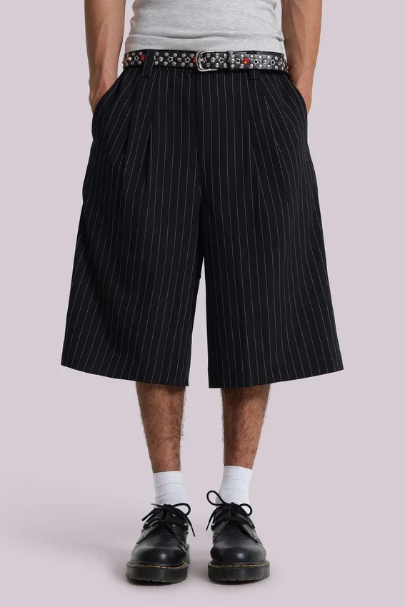Czarne szorty typu baggy Goliath w cienkie prążki
