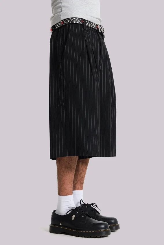 Czarne szorty typu baggy Goliath w cienkie prążki