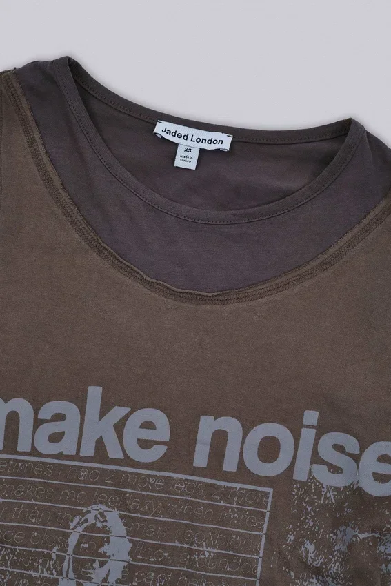 Dwukomorowa koszulka z długim rękawem marki Noise