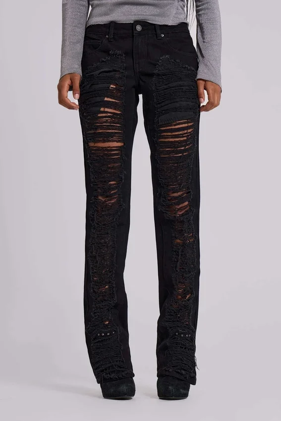 Jeansy Zain z postrzępionymi nogawkami typu bootcut w kolorze czarnym