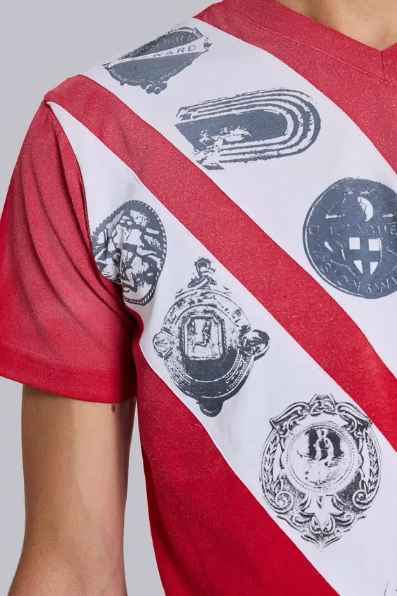 Koszulka z dekoltem w serek Crest