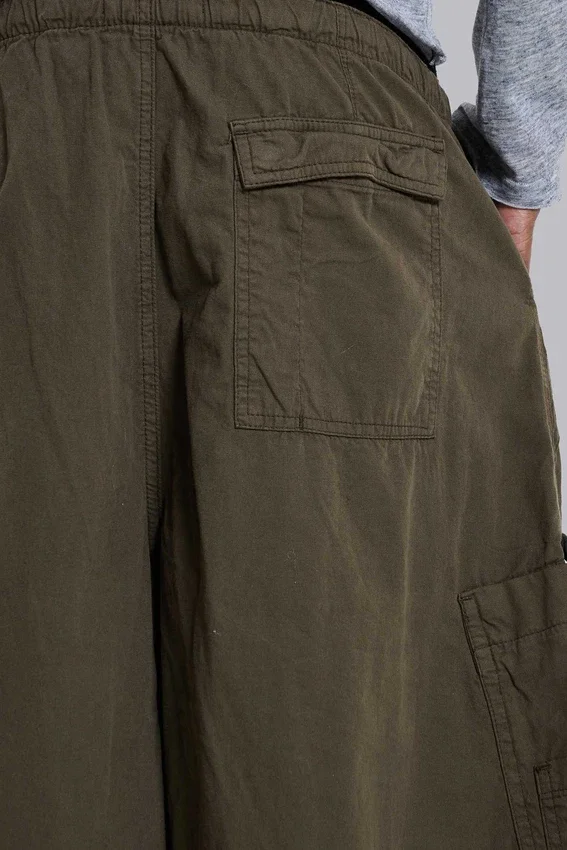 Luźne szorty Parachute Cargo w kolorze khaki