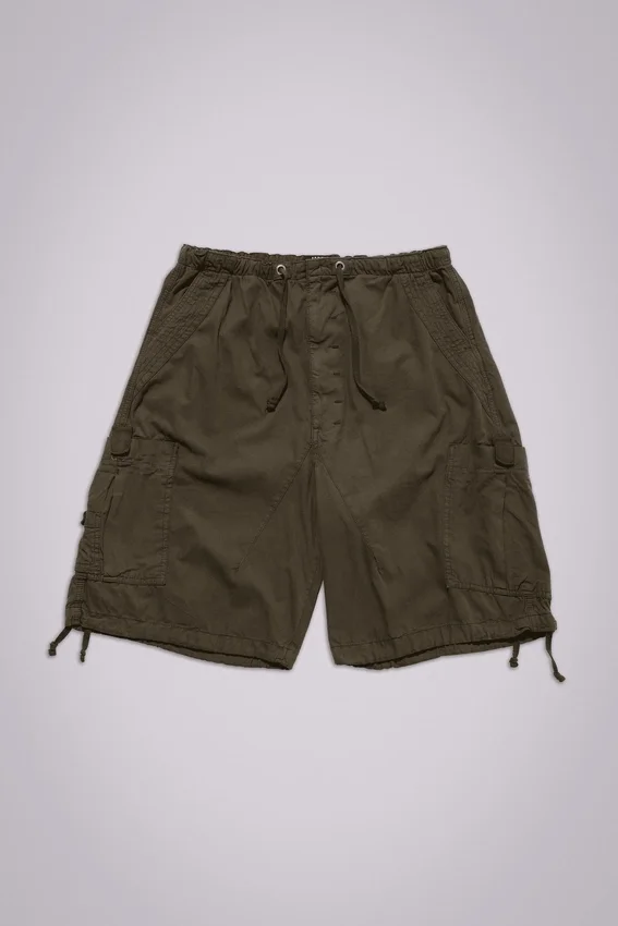 Luźne szorty Parachute Cargo w kolorze khaki
