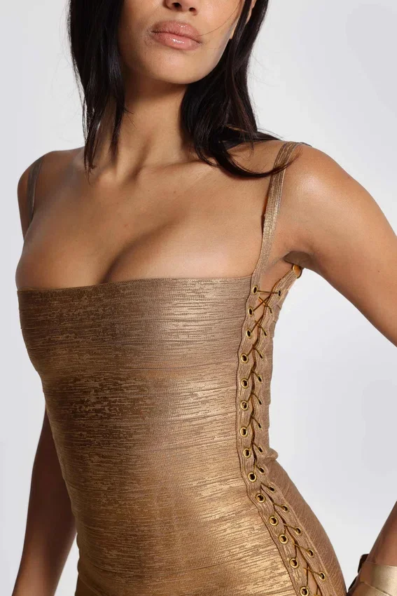 Metaliczna mini sukienka typu bandage „Idol” w kolorze brązowym