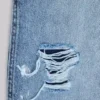 Niebieskie jeansy stolarza w stylu vintage z efektem postarzenia