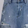 Niebieskie jeansy stolarza w stylu vintage z efektem postarzenia