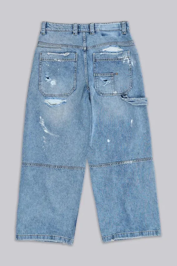 Niebieskie jeansy stolarza w stylu vintage z efektem postarzenia