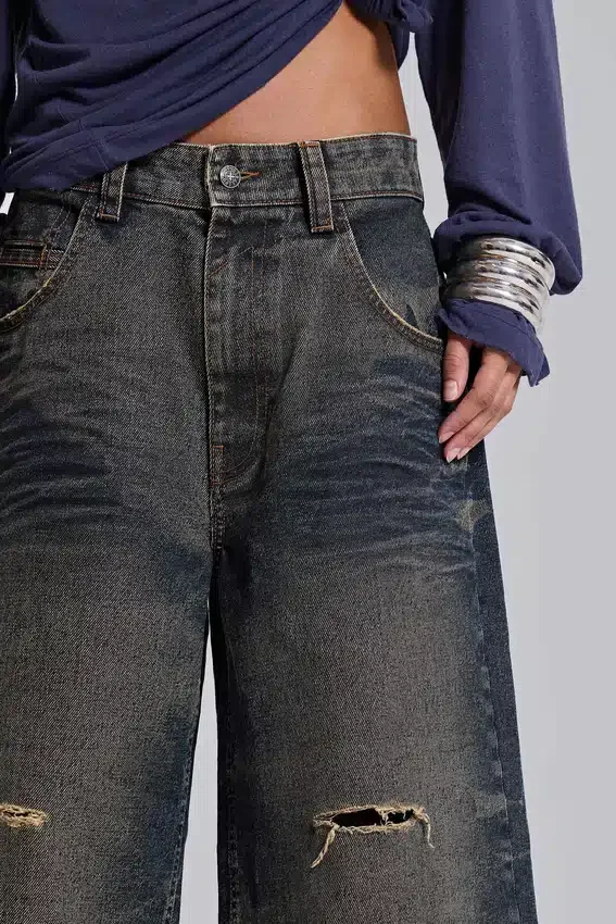 Niebieskie szorty Colossus Jorts z regulacją z tyłu
