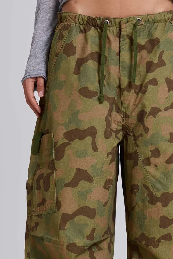 Parachute Pants w kamuflażu kaczki
