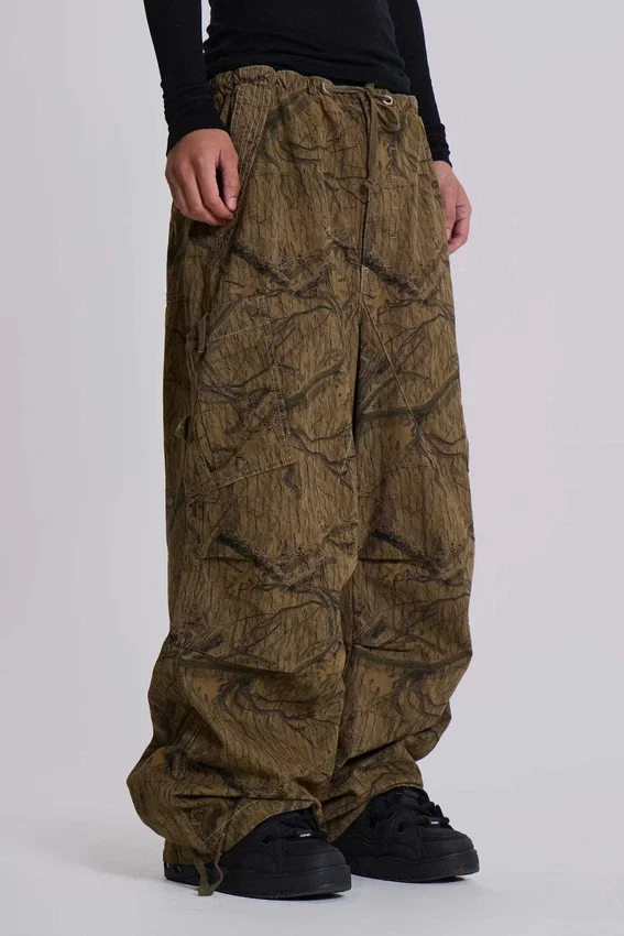 Parachute Pants w kamuflażu leśnym