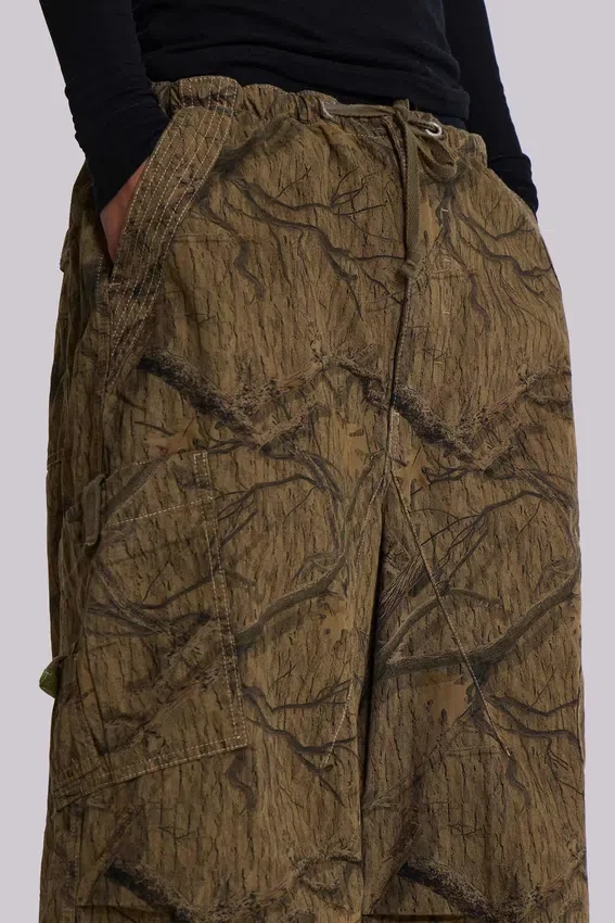 Parachute Pants w kamuflażu leśnym