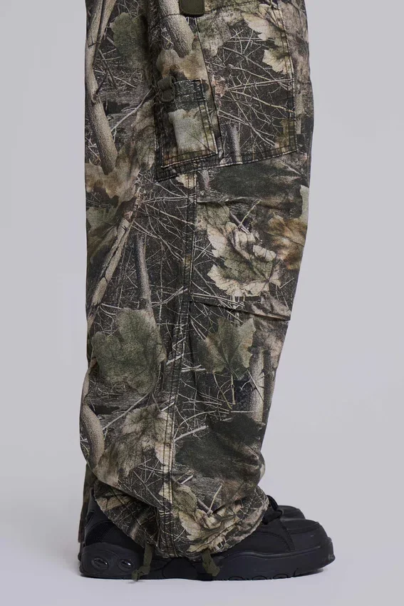 Parachute Pants w kamuflażu Woodland